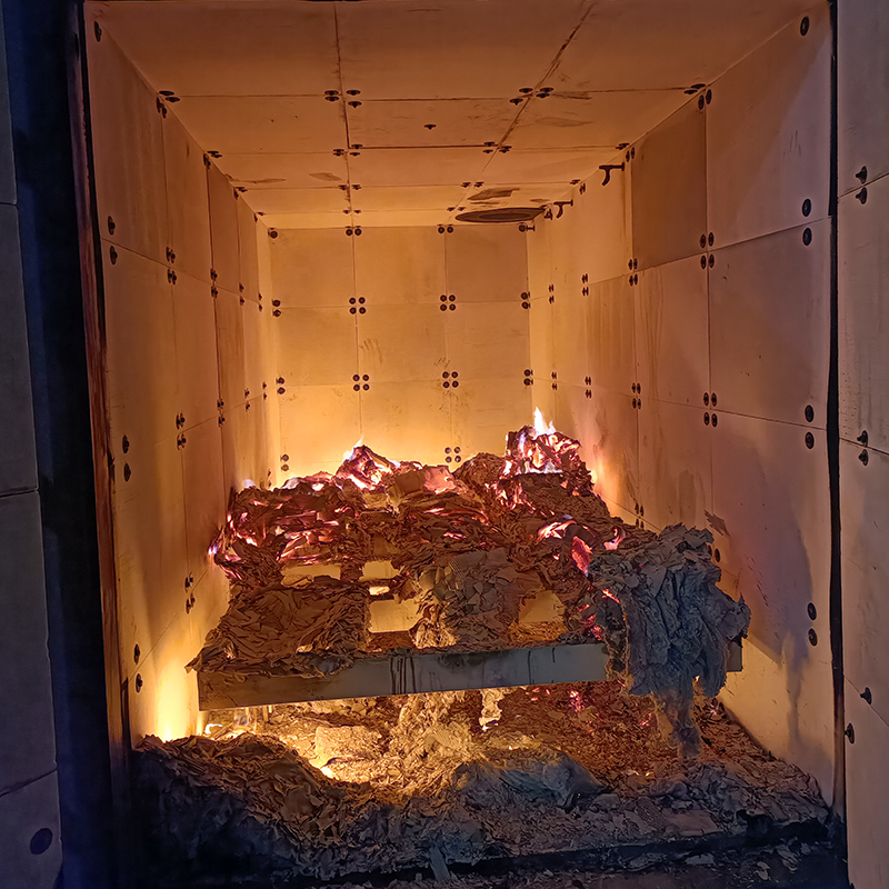 Pyrolyseoven en reinigingscabine